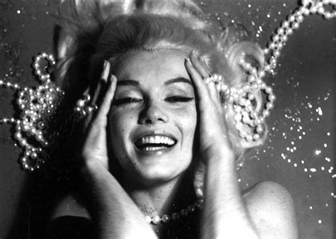 piovono gocce di chanel marilyn|La frase di Marilyn Monroe sul profumo Chanel n°5.